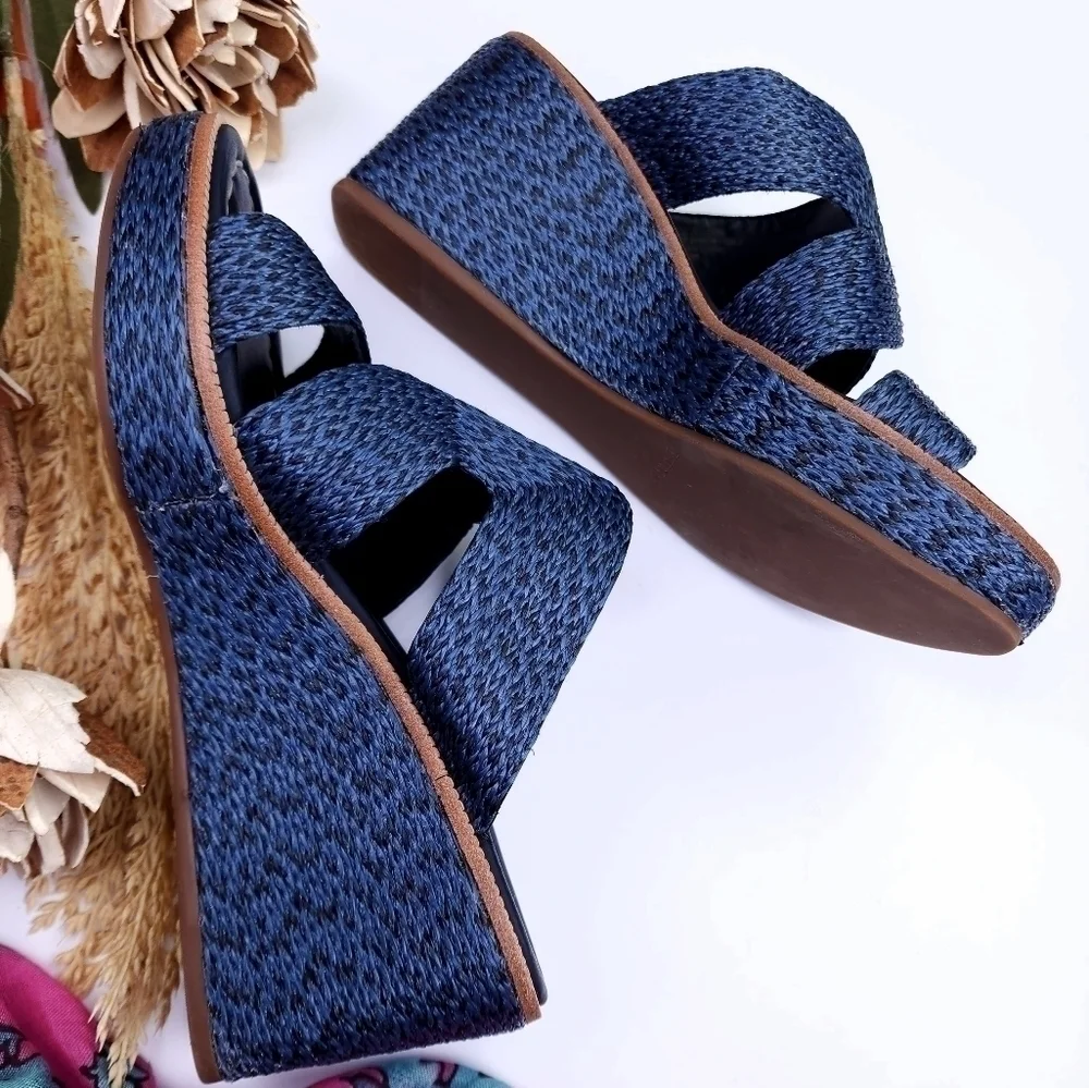 Bernardo Luxury Brand Blue Platform Wedge Sz 7m